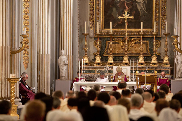 Bento XVI assembleia sentados Vésperas