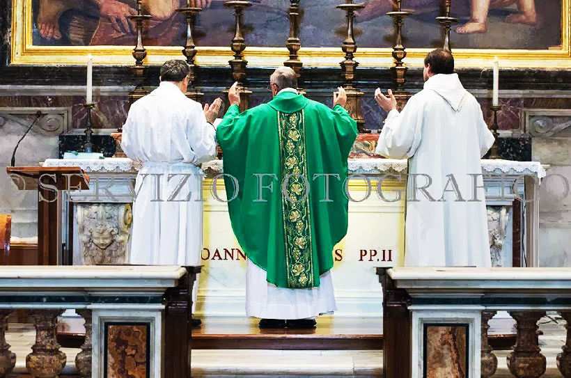 PapaFrancisco_VersusDeum_AltarJPII-08