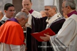 Papa impõe cinzas Basilica di Santa Sabina