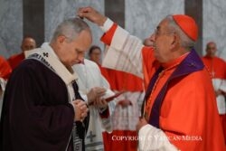 Papa recebe cinzas Basilica di Santa Sabina