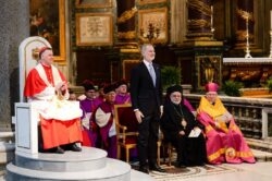 O rei Filipe VI toma posse do seu assento no coro